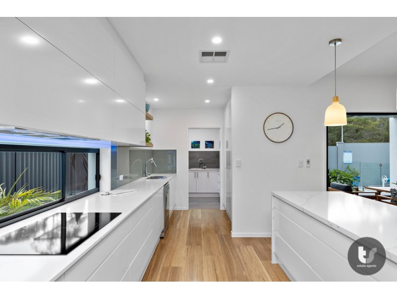 39 Nelson Place, Carindale QLD 4152