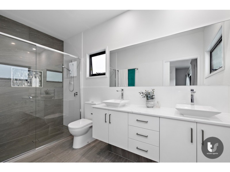 39 Nelson Place, Carindale QLD 4152