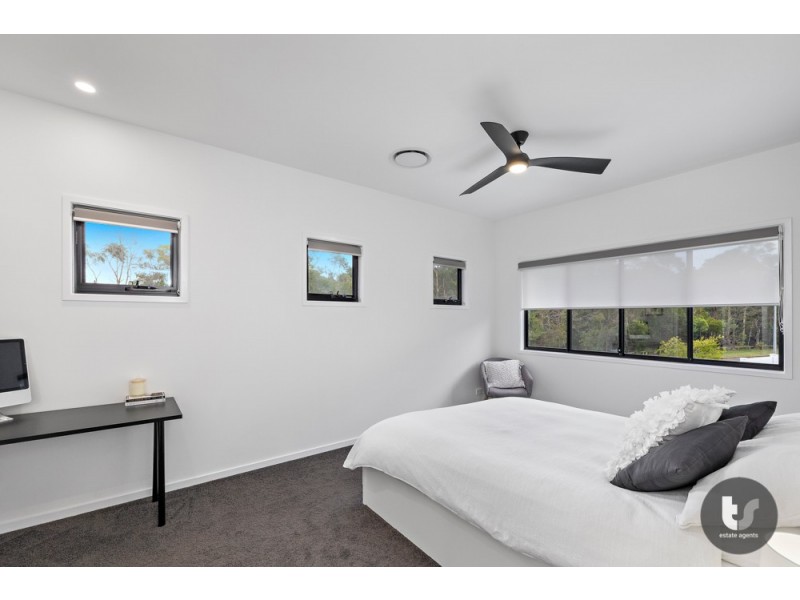 39 Nelson Place, Carindale QLD 4152