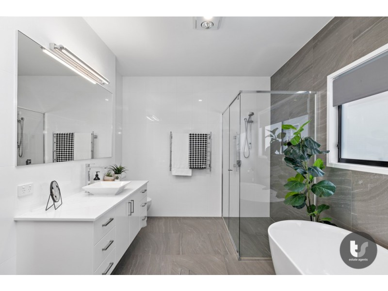 39 Nelson Place, Carindale QLD 4152