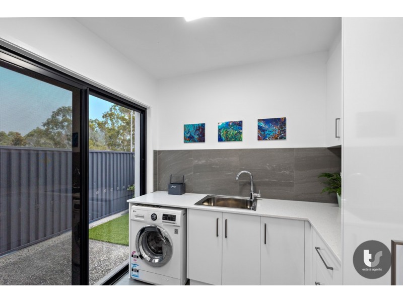 39 Nelson Place, Carindale QLD 4152