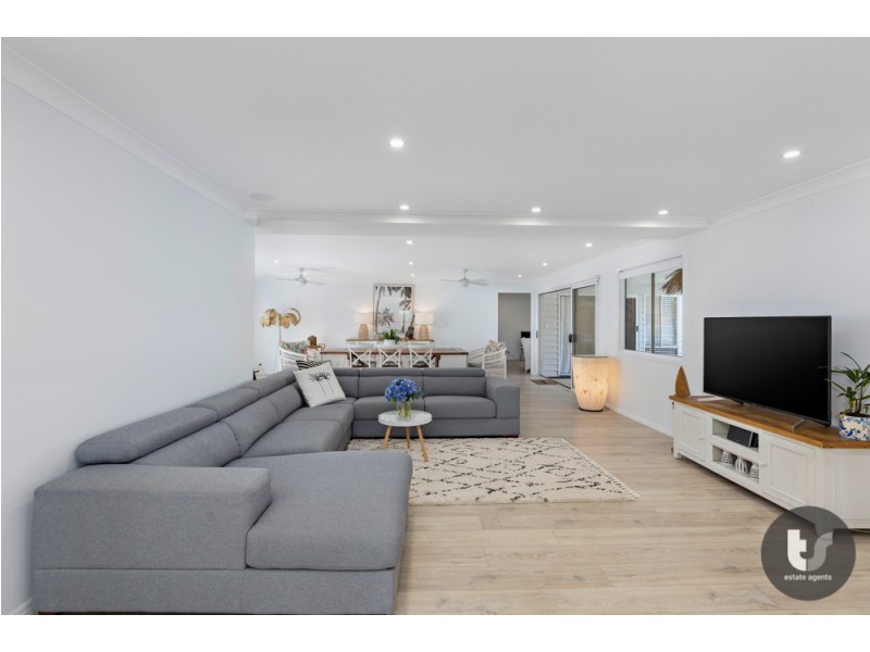 44 Buliti Street, Hope Island QLD 4212