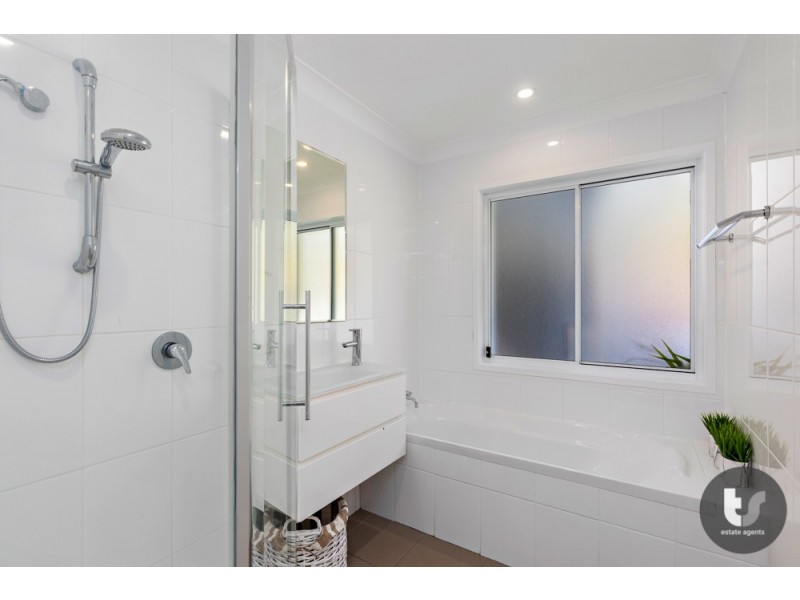 44 Buliti Street, Hope Island QLD 4212