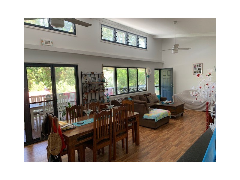 19 Elizabeth Street, Coochiemudlo Island QLD 4184