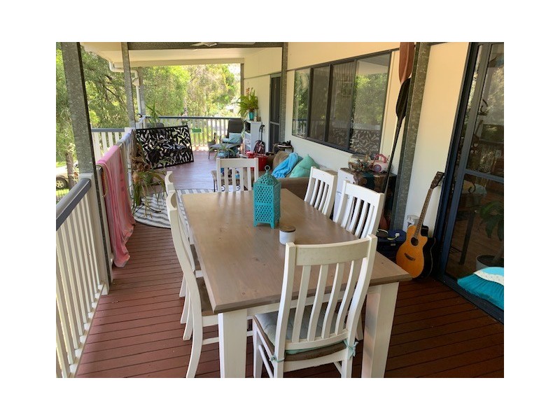 19 Elizabeth Street, Coochiemudlo Island QLD 4184