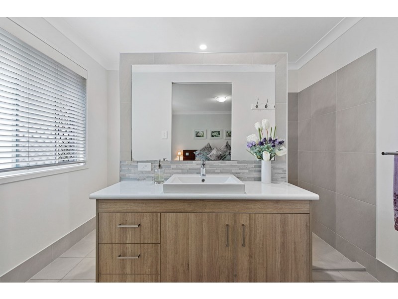 32 Amalia Street, Birkdale QLD 4159