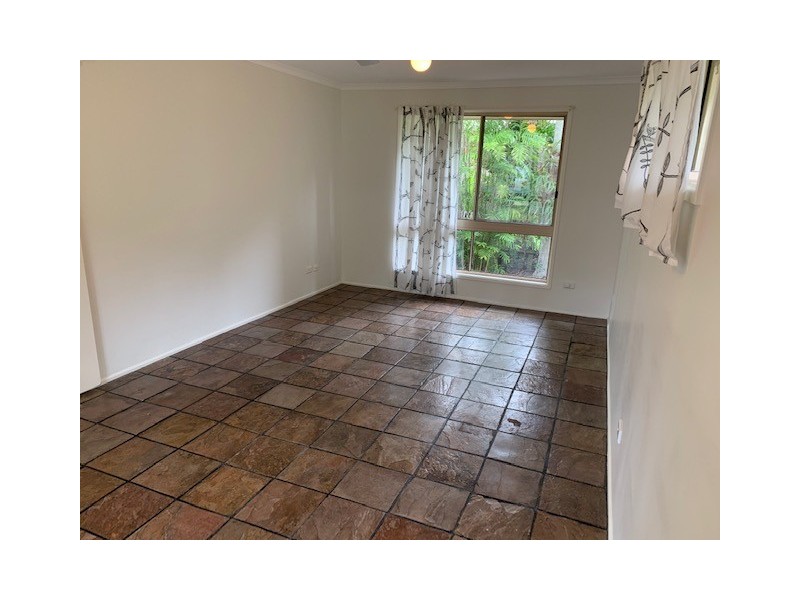 27 Carefree Street, Coochiemudlo Island QLD 4184