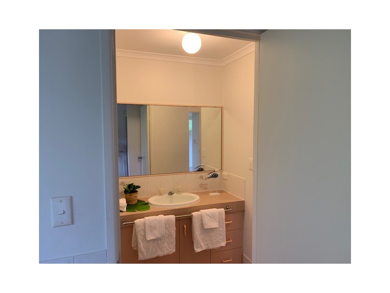 27 Carefree Street, Coochiemudlo Island QLD 4184