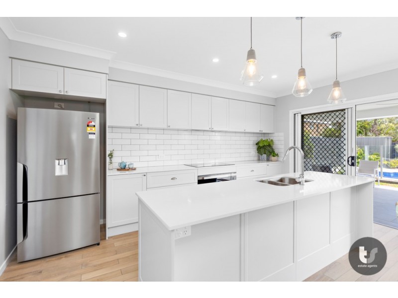 15 Simon Street, Victoria Point QLD 4165