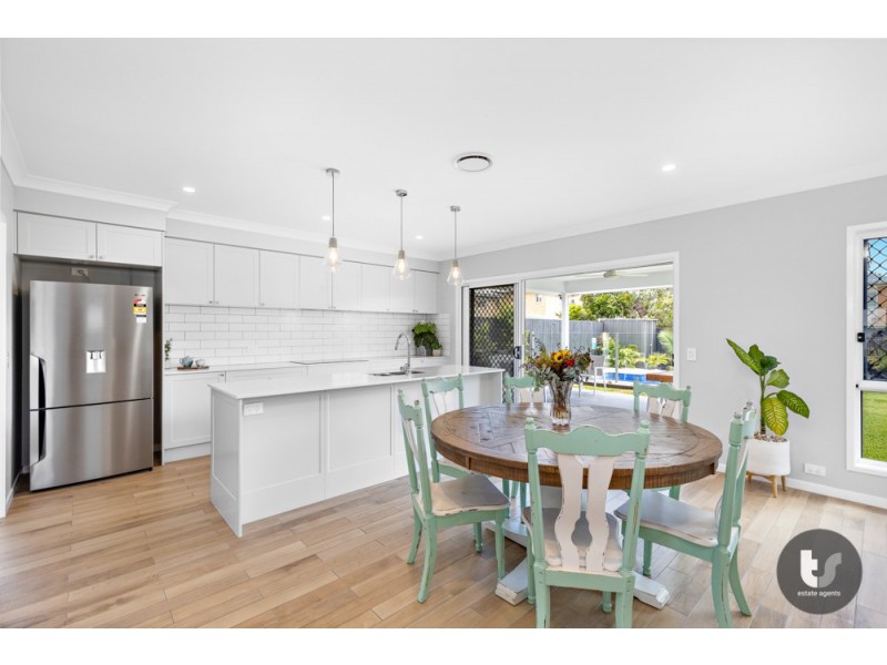 15 Simon Street, Victoria Point QLD 4165