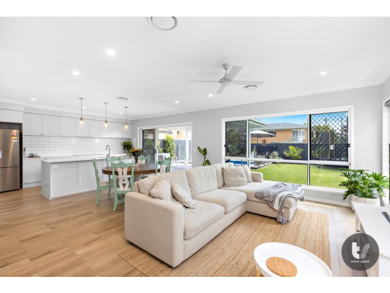 15 Simon Street, Victoria Point QLD 4165