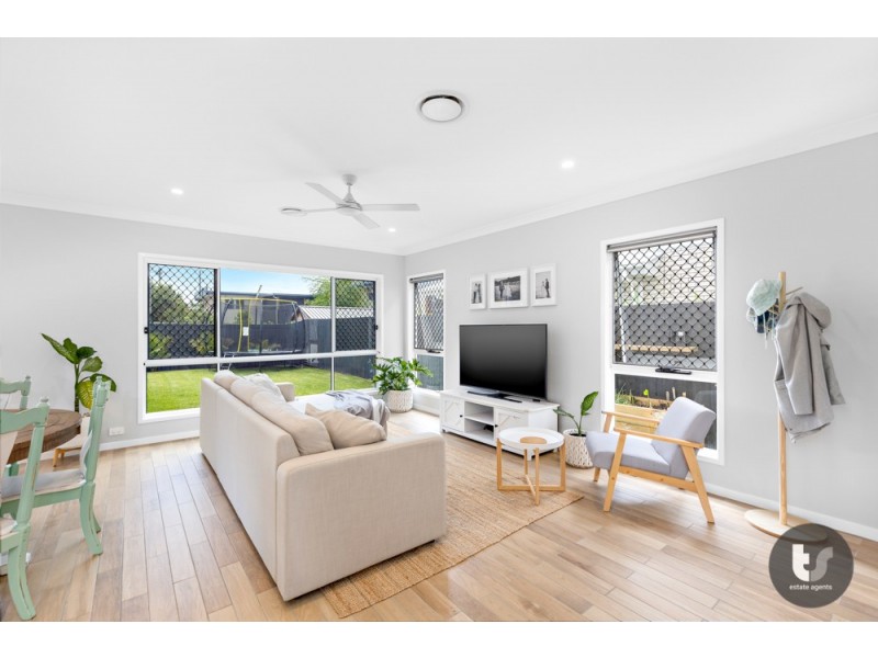 15 Simon Street, Victoria Point QLD 4165