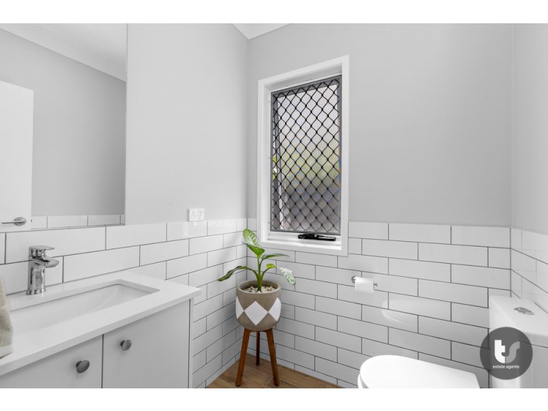 15 Simon Street, Victoria Point QLD 4165