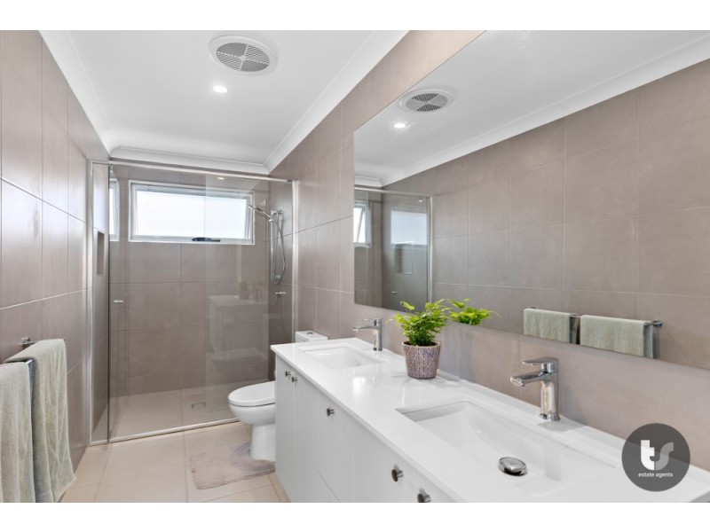 15 Simon Street, Victoria Point QLD 4165