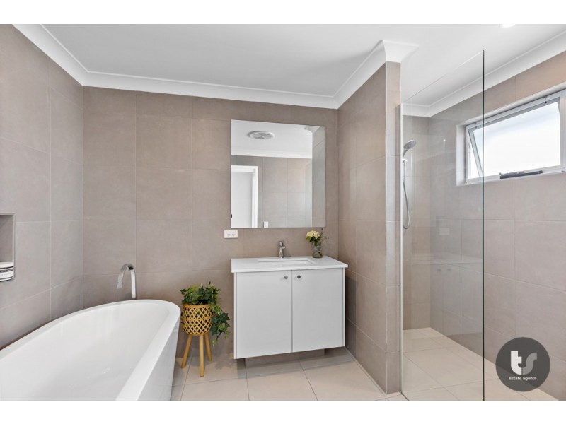 15 Simon Street, Victoria Point QLD 4165