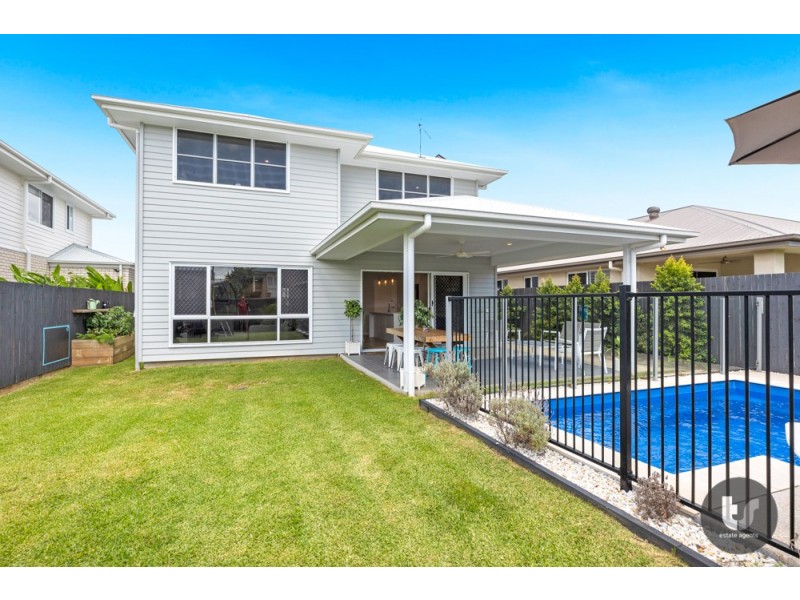 15 Simon Street, Victoria Point QLD 4165