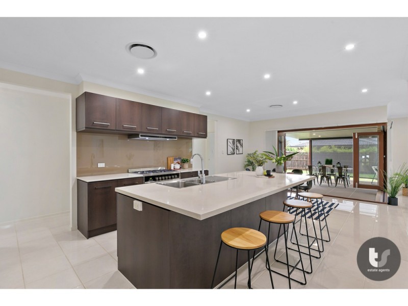 76 School Road, Victoria Point QLD 4165