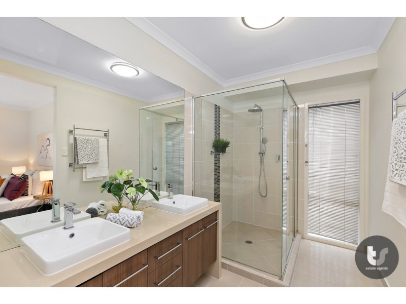 76 School Road, Victoria Point QLD 4165