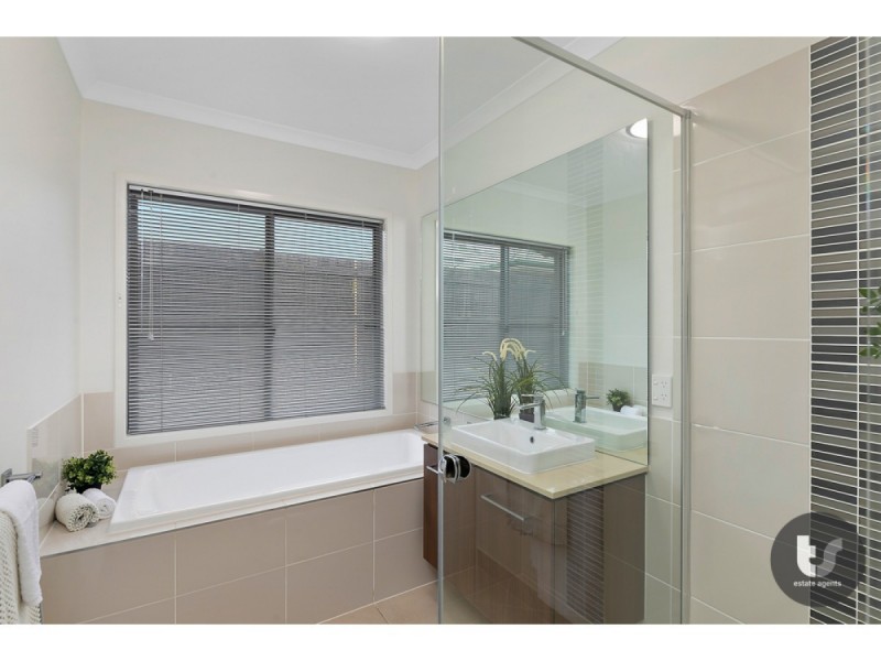76 School Road, Victoria Point QLD 4165
