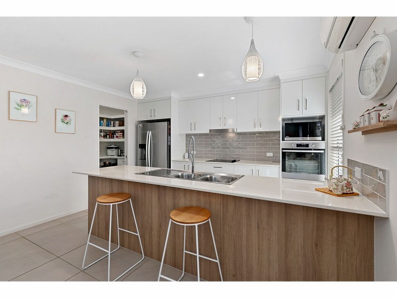 32 Amalia Street, Birkdale QLD 4159