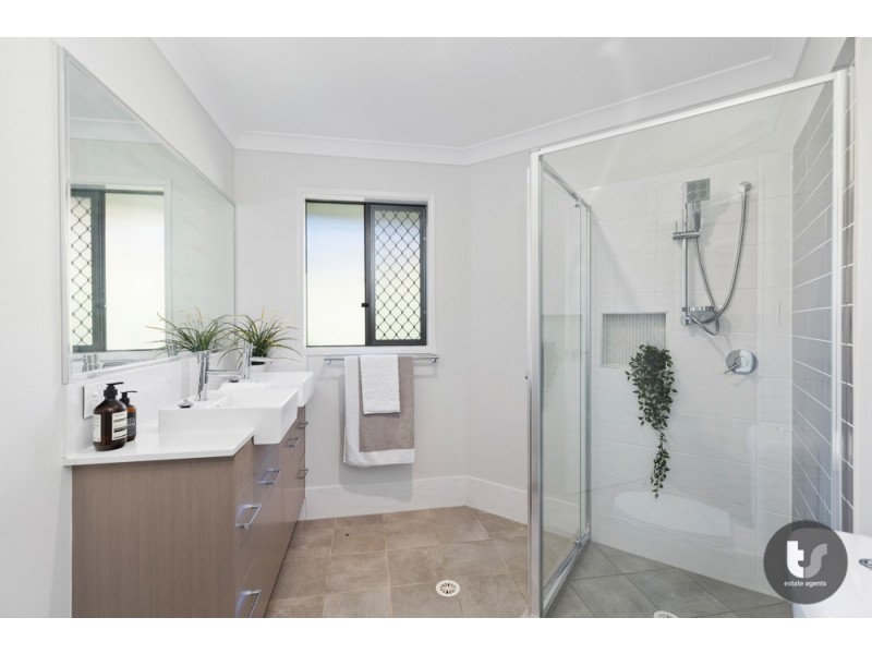 2/255 Colburn Avenue, Victoria Point QLD 4165