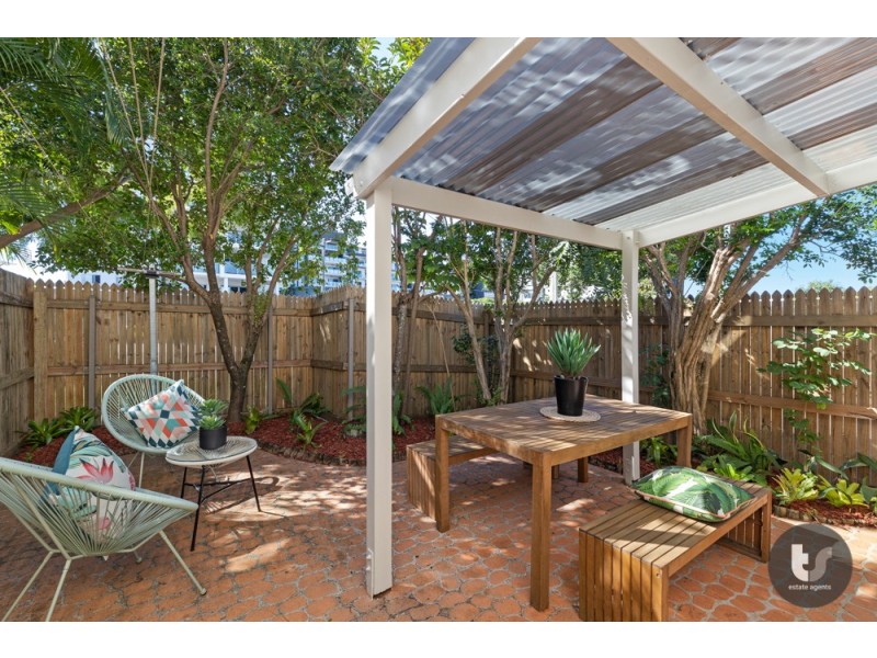 2/221 Middle Street, Cleveland QLD 4163