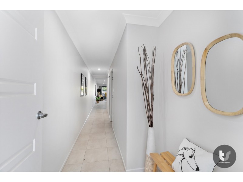 1/297 Colburn Avenue, Victoria Point QLD 4165