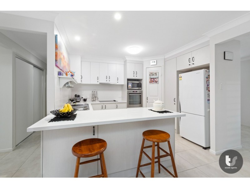 32 Lancaster Circuit, Redland Bay QLD 4165