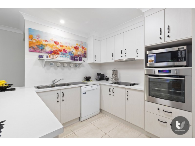 32 Lancaster Circuit, Redland Bay QLD 4165