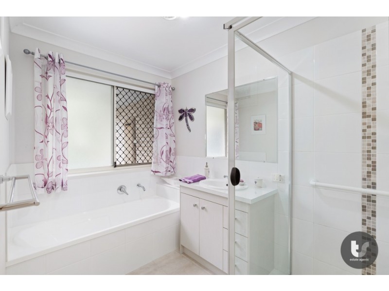 32 Lancaster Circuit, Redland Bay QLD 4165