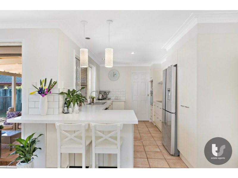 7 Westburn Court, Redland Bay QLD 4165