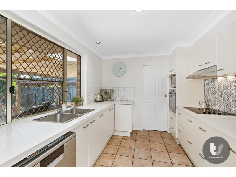 7 Westburn Court, Redland Bay QLD 4165
