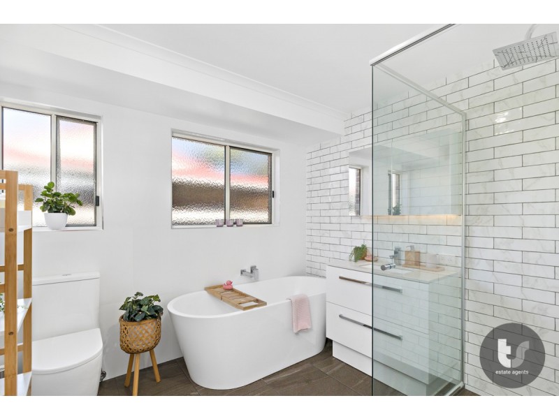7 Westburn Court, Redland Bay QLD 4165
