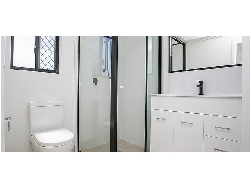2/11 Collins Street, Nundah QLD 4012