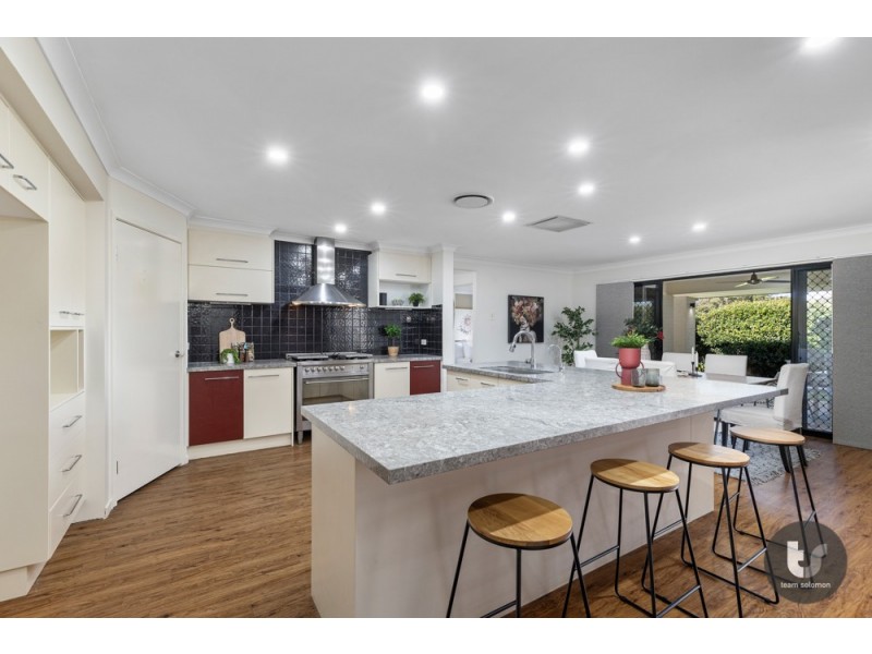 15 Caswell Crescent, Redland Bay QLD 4165