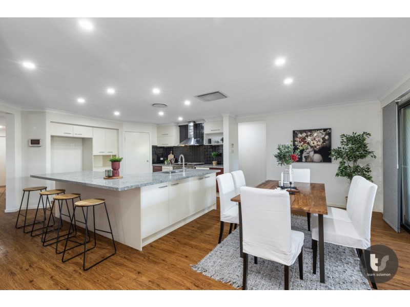 15 Caswell Crescent, Redland Bay QLD 4165