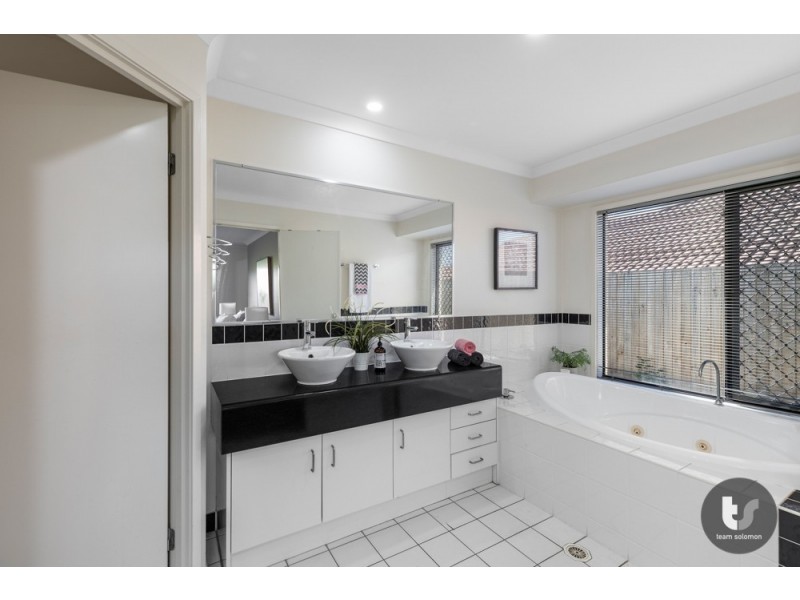 15 Caswell Crescent, Redland Bay QLD 4165