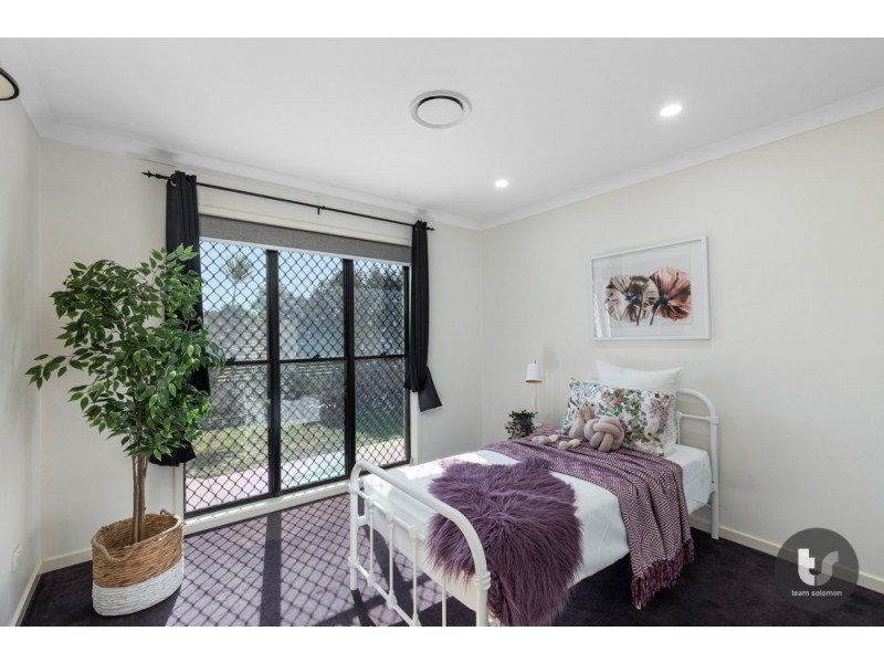 15 Caswell Crescent, Redland Bay QLD 4165