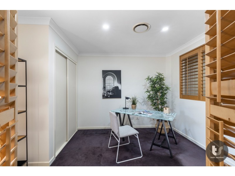 15 Caswell Crescent, Redland Bay QLD 4165