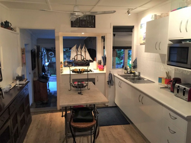 5 Merindah Street, Coochiemudlo Island QLD 4184