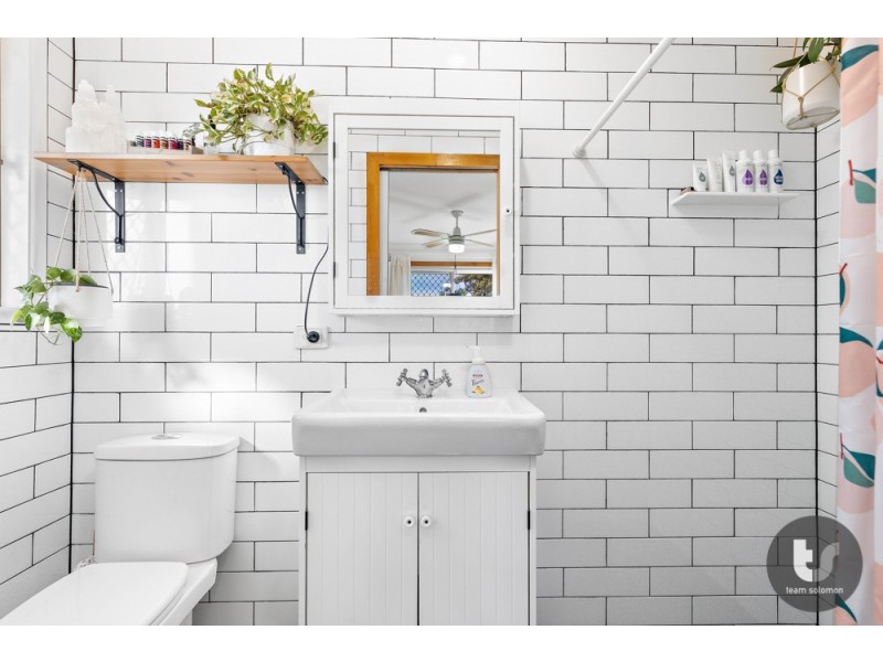 17 Falkirk Parade, Redland Bay QLD 4165