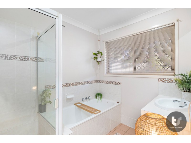 17 Falkirk Parade, Redland Bay QLD 4165