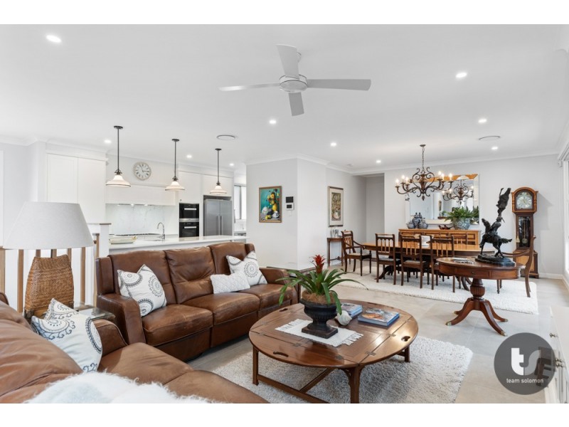 8 Cane Street, Redland Bay QLD 4165
