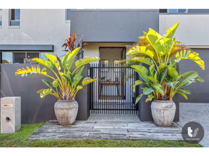 4 Paige Crescent, Wakerley QLD 4154