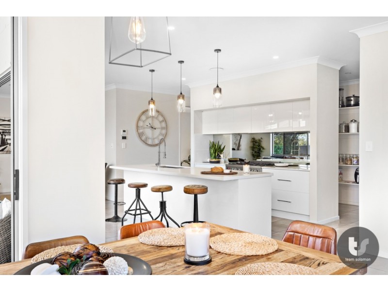 4 Paige Crescent, Wakerley QLD 4154