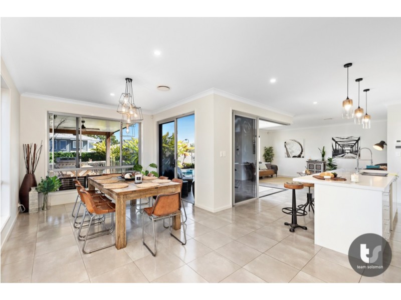 4 Paige Crescent, Wakerley QLD 4154