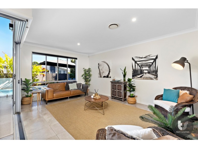 4 Paige Crescent, Wakerley QLD 4154