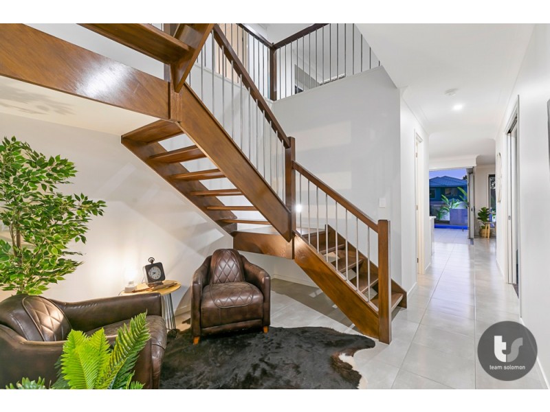 4 Paige Crescent, Wakerley QLD 4154