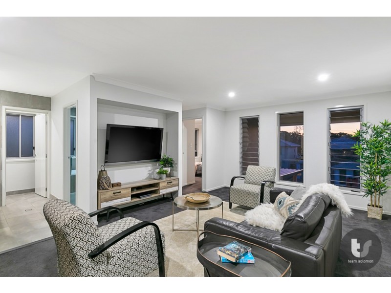 4 Paige Crescent, Wakerley QLD 4154