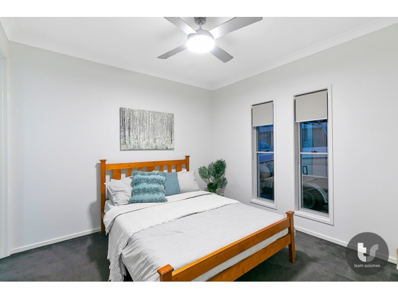 4 Paige Crescent, Wakerley QLD 4154